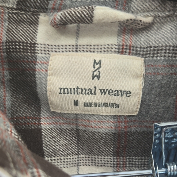 NWT Medium Men's Casual Classic Plaid Flannel Button-Down Shirt - Gray and White - Picture 3 of 5